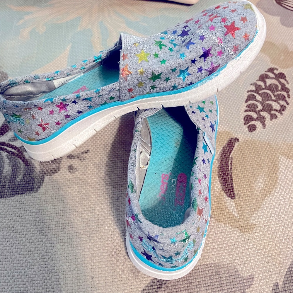 Girls size 13.5 Skechers slip ons